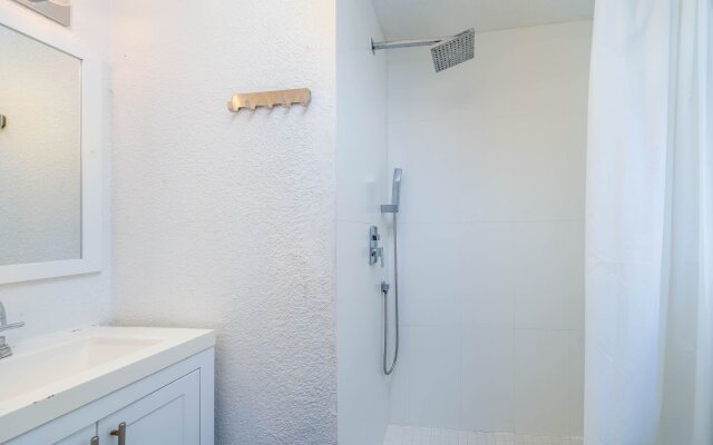 Treehouse Studio Hotel