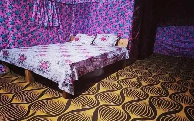 The Gazzaar Riverside camp