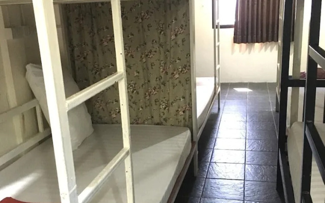 Golden Bee PhiPhi Hostel