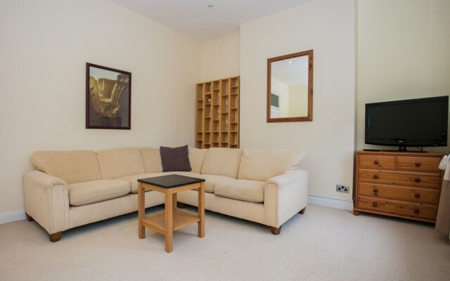 2 Bedroom Apartment In Chelsea