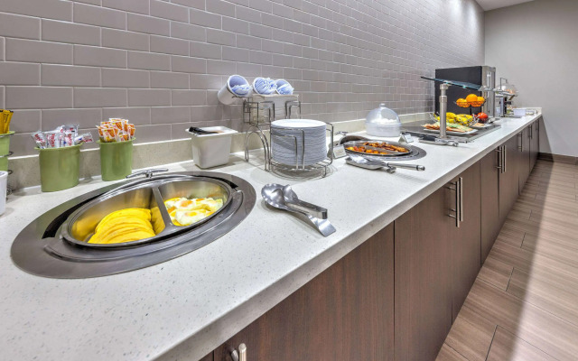 La Quinta Inn & Suites by Wyndham Tyler - University Area