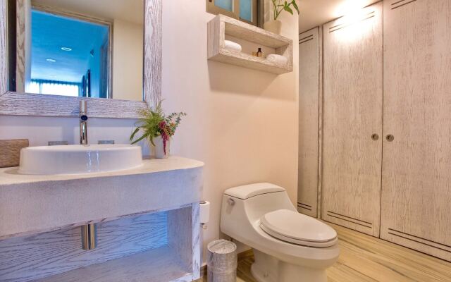 Newport House Playa Boutique Hotel - Beach Club Access