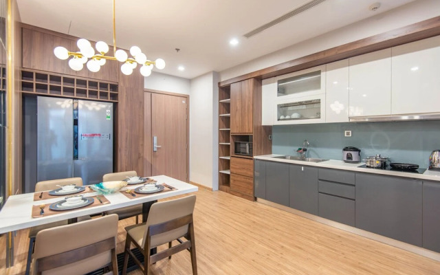 Luxury Apartment at VinHomes Metropolis
