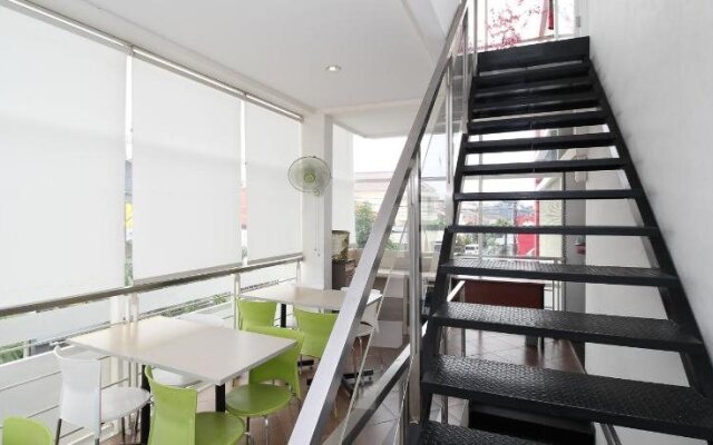 Nozz Hotel by Airy
