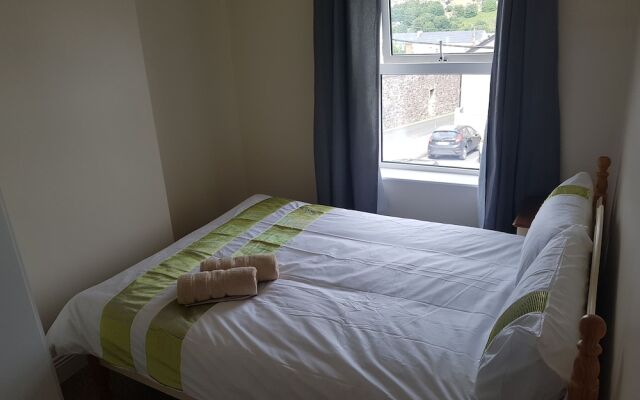 3 Bed Newly Renovated Cork city Sleeps 5