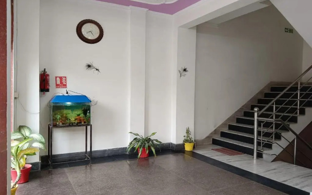 OYO 16721 Divine Hotel