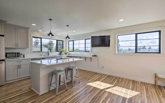 'ruston Retreat' - Mod Home w/ Rooftop Deck!