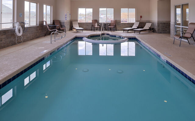 Holiday Inn Express & Suites Williams by IHG