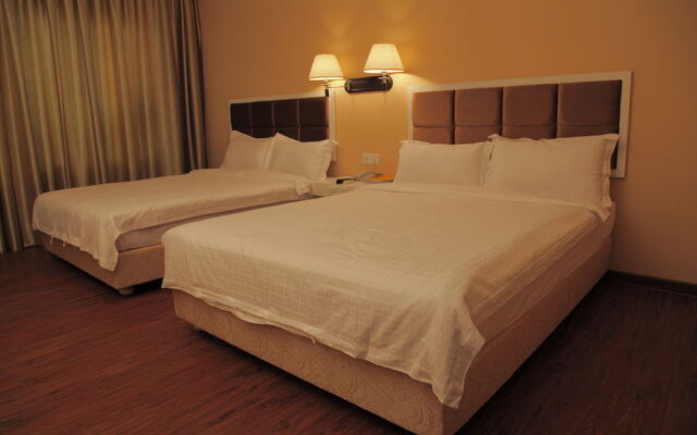Champs Elysees Hotel