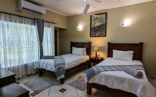 "room in Villa - Zambezi Family Lodge - Buffalo Room"