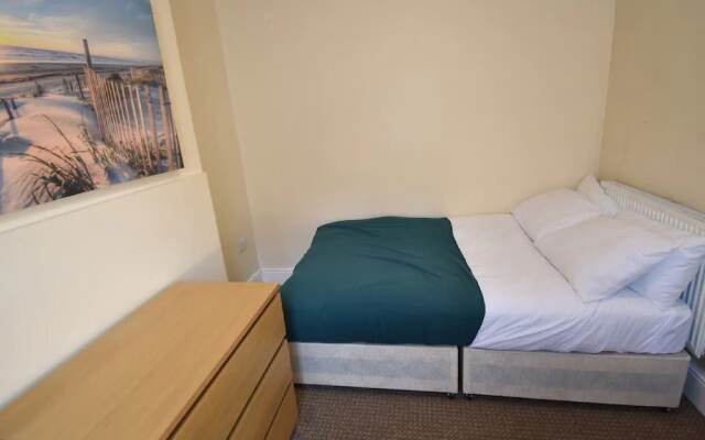 Appealing Holiday Home in Coventry near Belgrade Theatre
