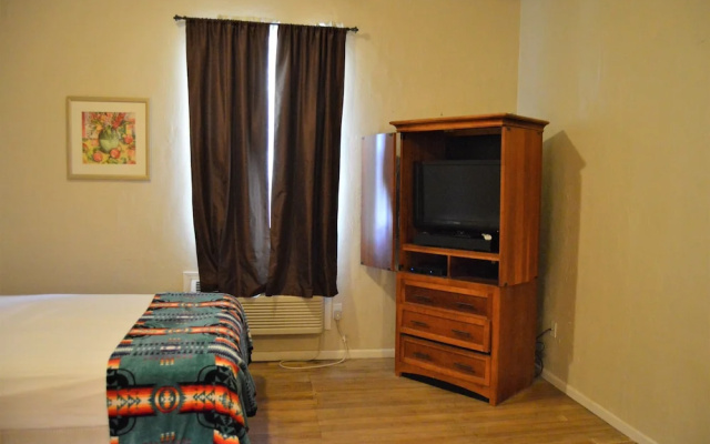 Holly Inn Suites