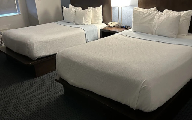 Sugar Creek Inn & Suites