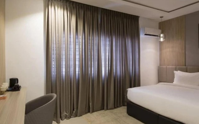The Corniche Hotel