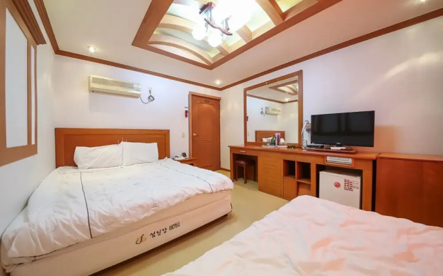 Hadong Seomjingang Hotel