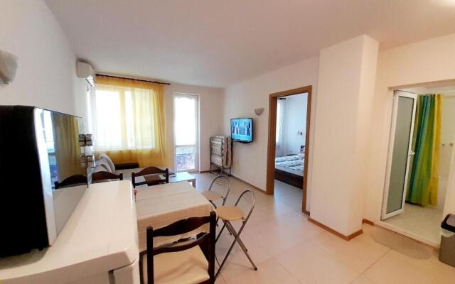 Sunny Beach Hills Apartment - Private