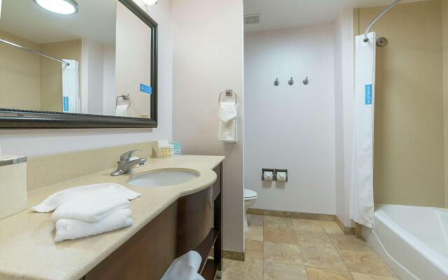 Отель Hampton Inn & Suites Lake City
