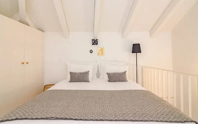 Charming Apartment With Convenient City Access