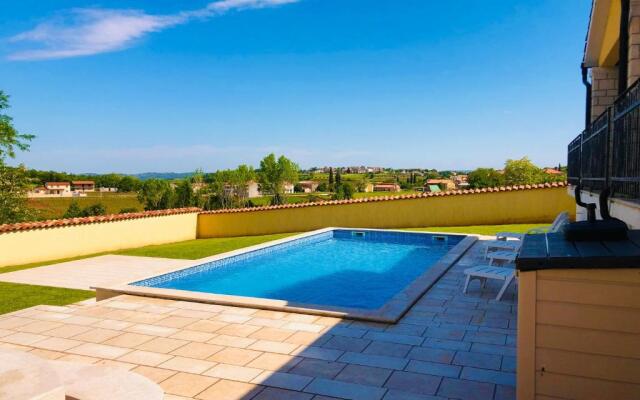 Villa Selo Mekisi the Private Villa With a Heated Pool