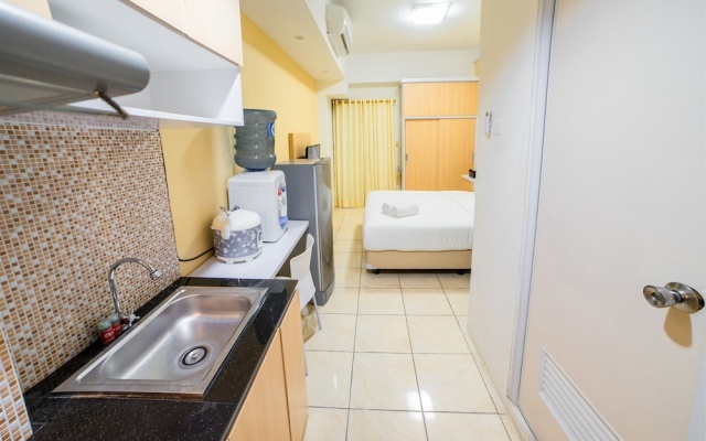 Minimalist Studio Apartment at Tamansari Panoramic Apartment By Travelio – Guest Rooms – Bandung