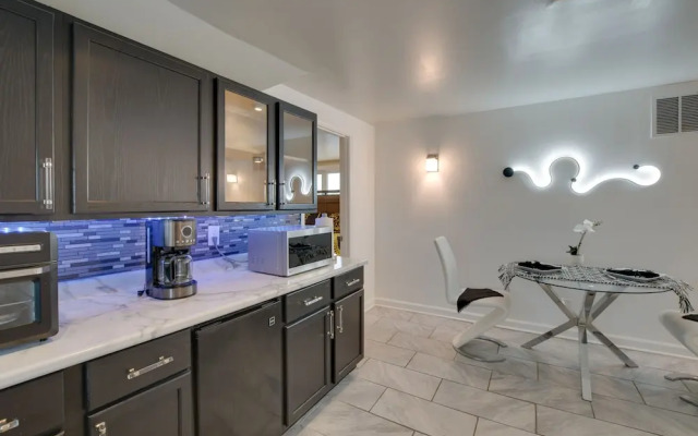 13 Mi to Dtwn Chicago: Maywood Home w/ Fireplace