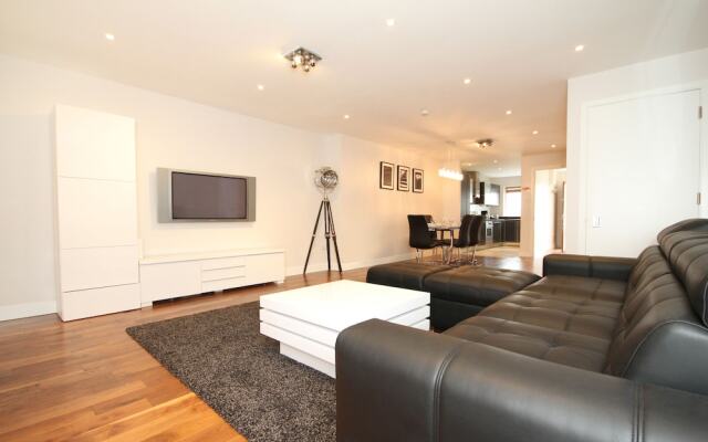 Grand Canal Quay - 3 BR Apartment