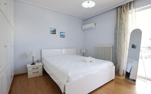 Ano Glyfada- A Big Comfortable Apartment