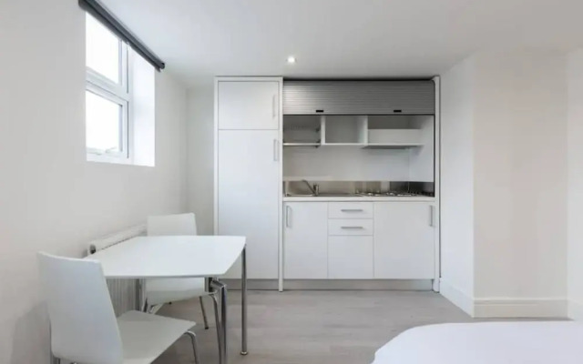 Modern Studio in Camberwell by Burgess Park