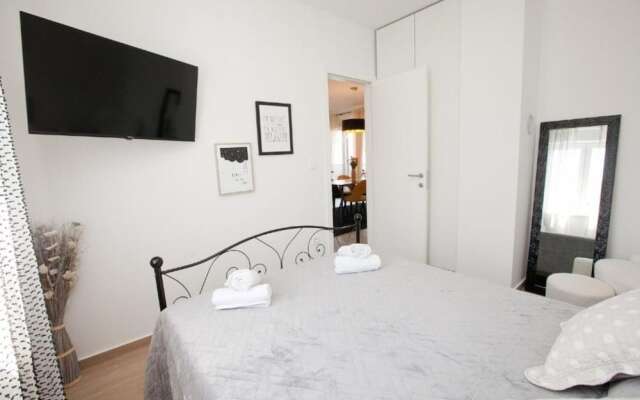 Mat-deluxe With Free Parking - A1