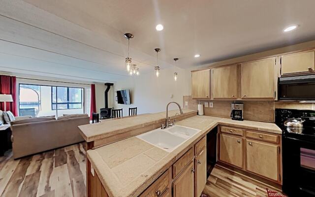 Nicely Remodeled 2 Bedrooms at 1849 Condos - Easy Access to Slopes!
