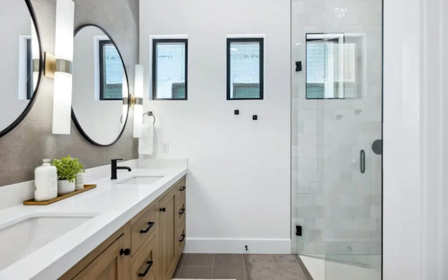 Break Point 6 Bedroom Home