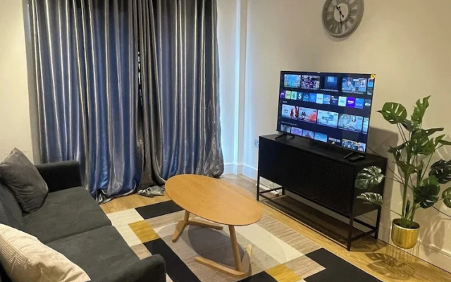 1 Bed Apartment- Sleeps 2, Parking, Pets Allowed