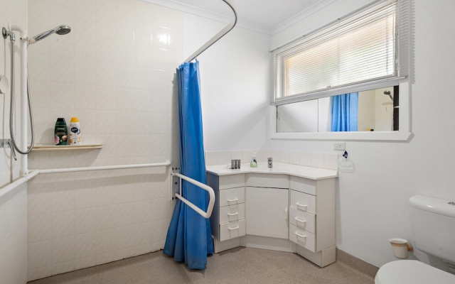 Spacious 4-bed House With Garden in Doncaster