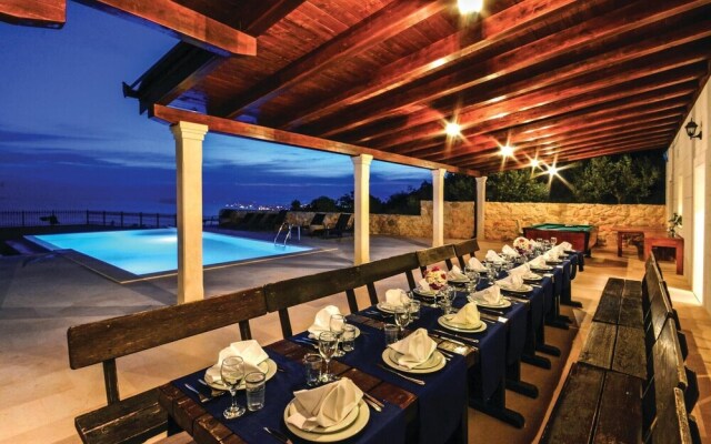 Awesome Home in Podstrana With Wifi and 8 Bedrooms