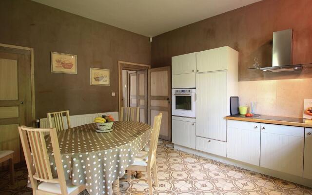 Unique Holiday Home in Virton With Jacuzzi