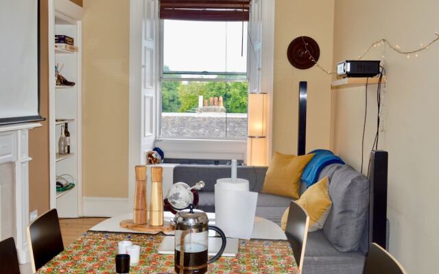Homely 2 Bedroom Flat Next to Botanical Gardens