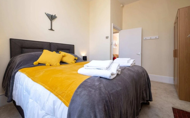 Bright City Centre Flat With Sea 2 Mins Away
