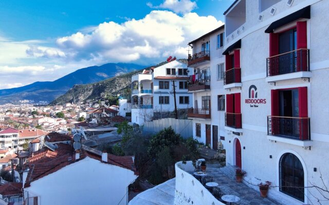 Reddoors Suites Sea View