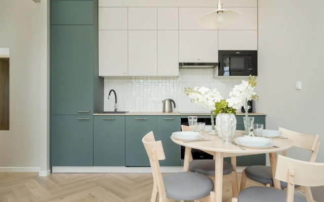 Legnicka Modern Apartment by Renters