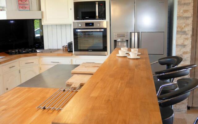 Holiday Home With Jacuzzi, Guisseny