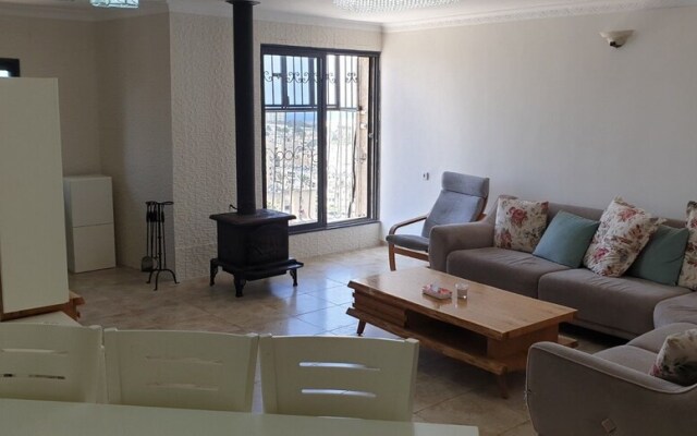 Roomy Apt. w Seaview Fireplace & Netflix
