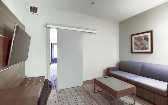Holiday Inn Express Airport-Calgary by IHG