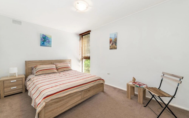 Spacious Getaway in a 2BR + Free Parking