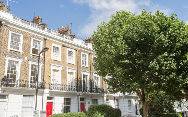 Vintage Regents Park Apartment