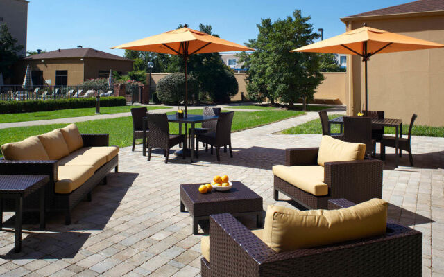 Courtyard Louisville East