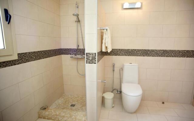 Seafront 5 Bedroom Villa Paradise in Sea Caves
