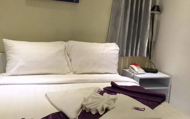 White Residence Hotel & Apartment