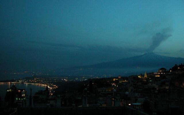 Teatro Greco Balcony Apartment