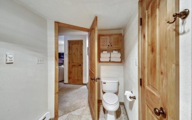 Atrium 003 1 Bedroom Condo by RedAwning