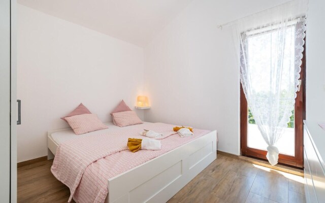 Nice Apartment in Maslenica With 2 Bedrooms and Wifi
